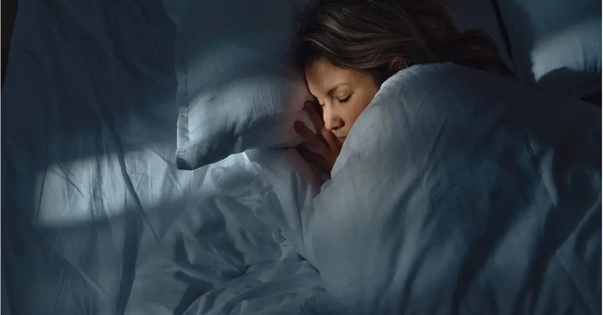 Valóban káros a szívnek a baloldalon alvás?