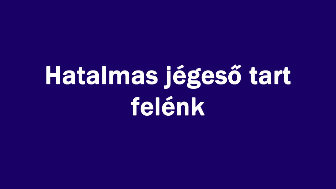 Hatalmas jégeső tart felénk